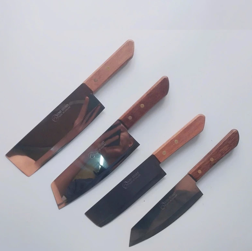 Dao nhà bếp sắc bén, chắc chắn, tiện dụng cho cắt thái thực phẩm. Thiết kế dễ cầm, phù hợp nhiều nhu cầu nấu ăn và căn bếp hiện đại.