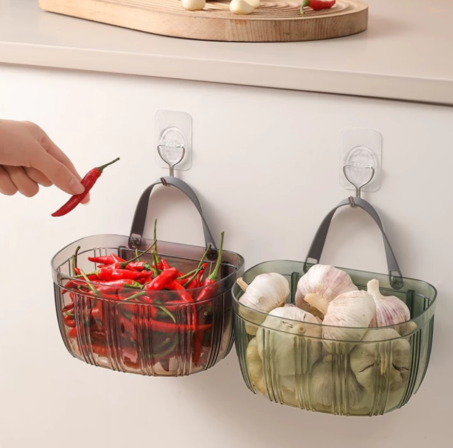 Giỏ đựng hành tỏi giúp sắp xếp thực phẩm ngăn nắp, tiết kiệm diện tích và dễ lấy khi nấu ăn. Thiết kế thông thoáng, tiện lợi cho căn bếp.